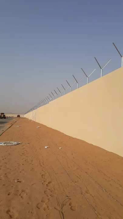أعمال تسوير مزارع واستراحات بأسلاك حديد مجلفنة مقاومة للتآكل